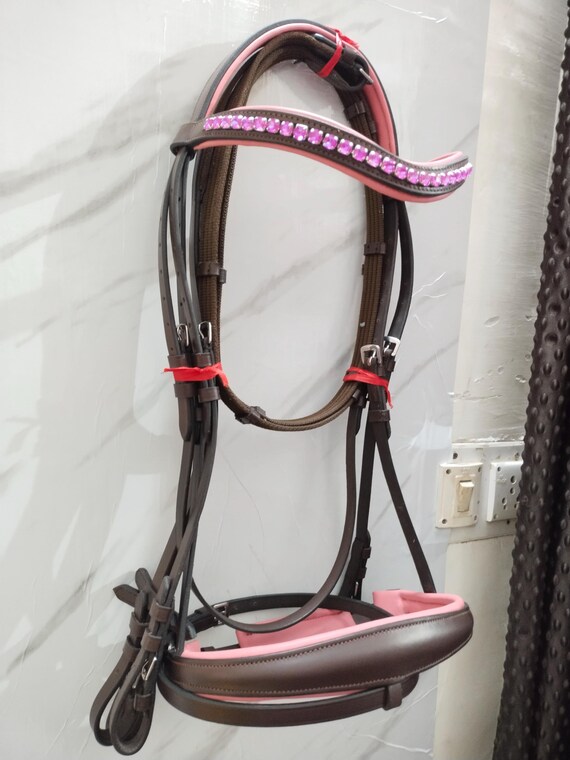 Bridon en cuir de qualité supérieure avec rênes, frontal en cristal rose et muserolle en cuir verni, rembourrage rose layette toutes les tailles - SELLERIE EQUISTALLION - France