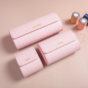 Reishorlogeorganizer, gepersonaliseerde leren horlogedoos met roze weefpatroon, horlogekast voor dames, bruidsmeisjescadeau voor haar, cadeau voor Moederdag