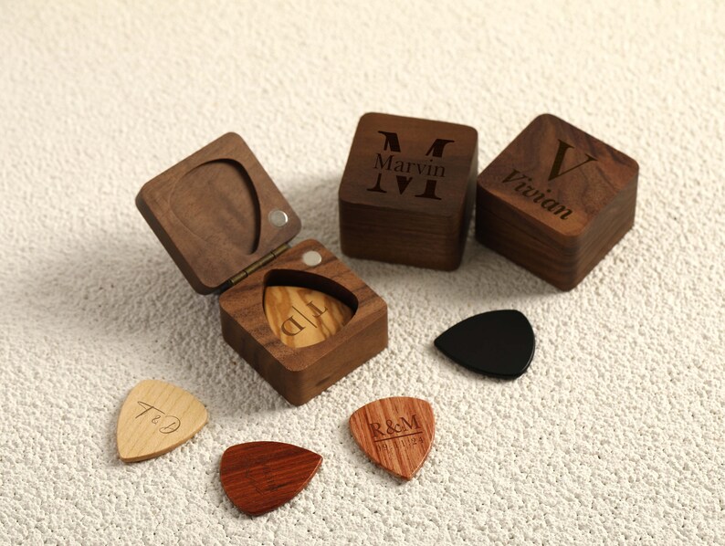 Benutzerdefinierte Holz Gitarre Picks Box, Personalisierte Gitarre Pick Box, Holz Gitarre Pick Organizer, Musik Geschenk, Valentinsgeschenk Bild 6