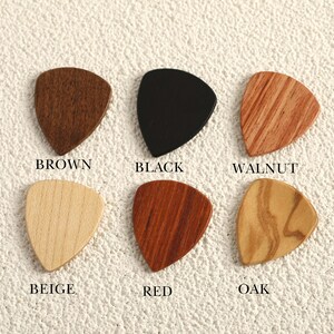 Aangepaste houten plectrumdoos, gepersonaliseerde gitaarplectrumdoos, houten plectrumorganisator, muziekcadeau, Valentijnsdagcadeau afbeelding 8