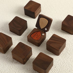 Benutzerdefinierte Holz Gitarre Picks Box, Personalisierte Gitarre Pick Box, Holz Gitarre Pick Organizer, Musik Geschenk, Valentinsgeschenk Bild 7