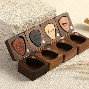 Benutzerdefinierte Holz Gitarre Picks Box, Personalisierte Gitarre Pick Box, Holz Gitarre Pick Organizer, Musik Geschenk, Valentinsgeschenk Bild 4