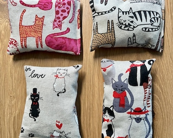 Katzenkissen Spielzeug gefüllt mit Katzenminze und Baumwolle Größe 10x10cm Geschenk Katzenbesitzer, Selbstbeschäftigung, Weihnachtsgeschenk