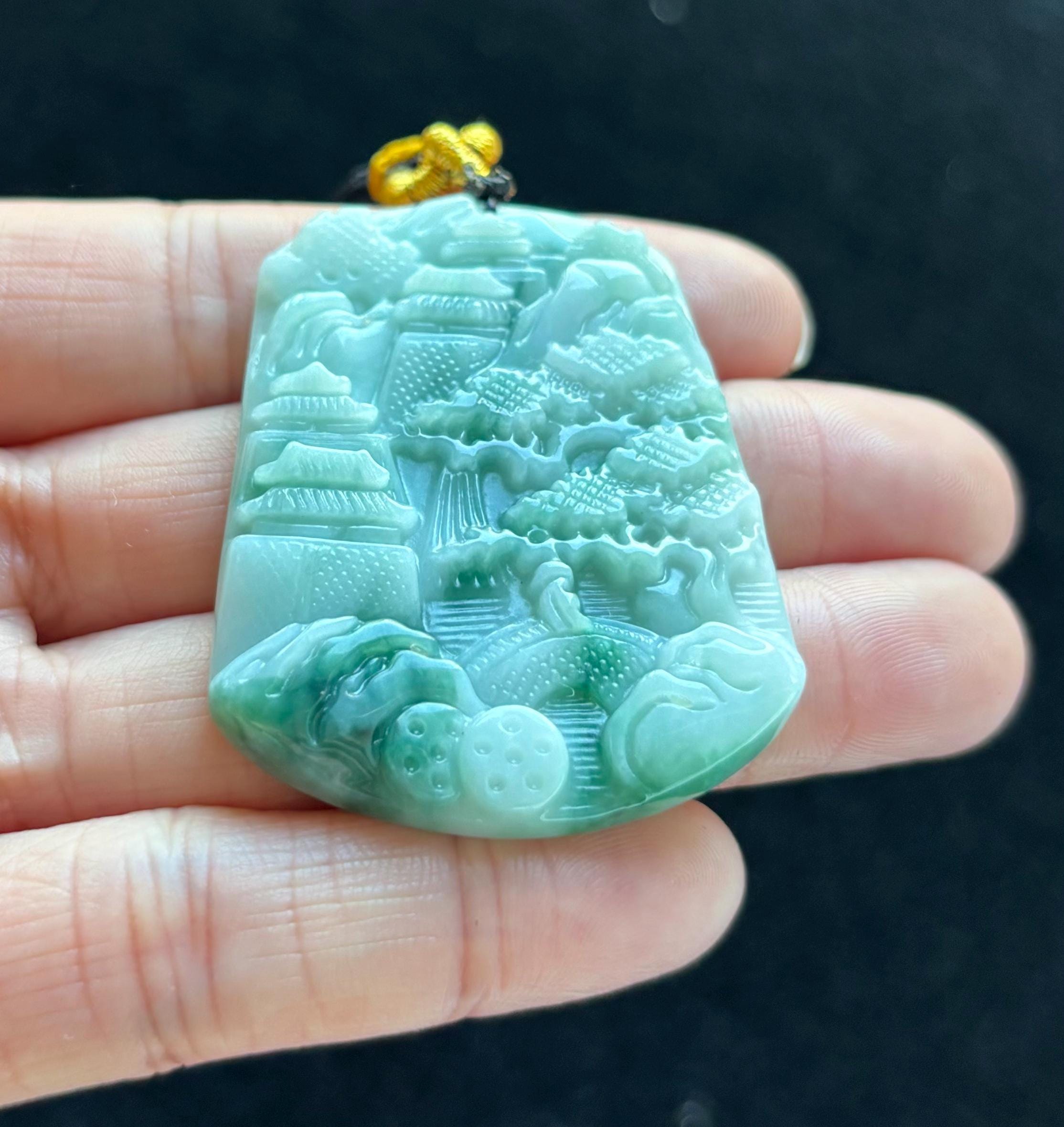 浮かぶ緑の風景ジェダイト翡翠ペンダント、禅/悟りのジェダイト翡翠 