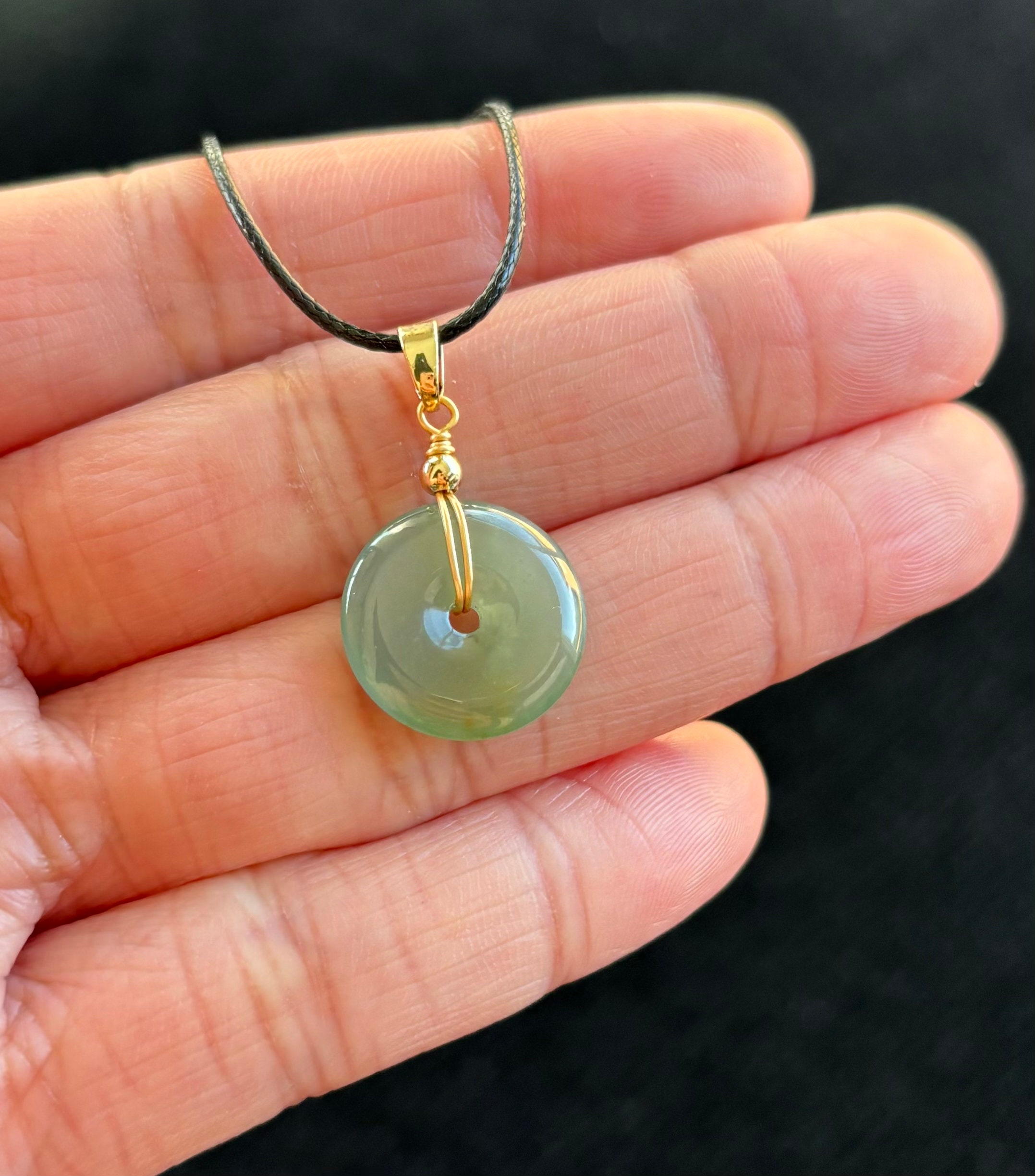 Ciondolo Spilla Con Giada E Cabochon Di Rubini