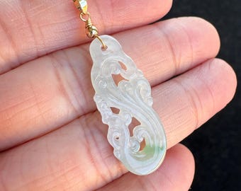彫刻された鳳凰翡翠ペンダント：お守りネックレスジュエリー - Etsy 日本