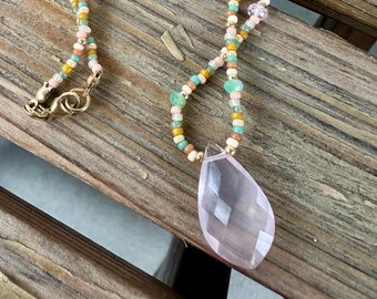 Collier de perles de quartz rose « Taureau »
