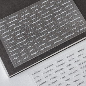 Divider Tab Sticker Sheet mit 91 Etiketten, White Ink & Black Ink | Transparente Planer Tab Aufkleber, Minimale Tab Etiketten, Planner Tab Etiketten