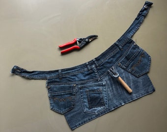 Recycled Jeans Schürze - Blaue Garten Schürze - Handgemachte Blue Jeans Schürze - Upcycled Blaue Künstler Schürze - Schürze mit Taschen - Denim Liebhaber Geschenk
