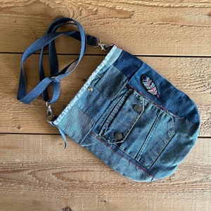 Sac à bandoulière en denim bleu recyclé - Sac en jean recyclé - Sac bleu pour tous les jours - Sac en patchwork de jeans - Sac à bandoulière en denim bleu