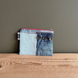 Monedero de jeans parcheados - Bolsa de cremallera de jeans azules reutilizada - Regalo para él - Bolsa de herramientas pequeña - Cartera de mezclilla parcheada