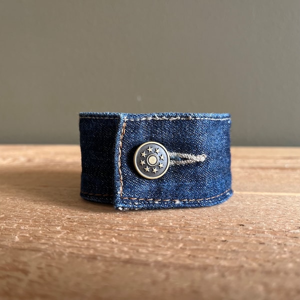 Bracelet en denim bleu - Manchette en tissu jean recyclé - Cadeau unisexe - Bijoux Blue Jeans