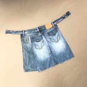 Delantal de mezclilla reutilizado: Delantal de artista hecho a mano con jeans azules reciclados