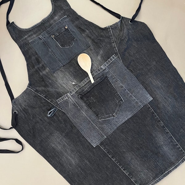 Tablier de barbecue noir - tablier de cuisine en denim - tablier avec poches - tablier croisé dans le dos - tablier en denim recyclé - tablier recyclé - tablier en denim noir