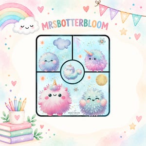 Könnte beinhalten: Ein Stickerbogen mit dem Text MRSBOTTERBLOOM und fünf Illustrationen von flauschigen, pastellfarbenen Kreaturen mit lächelnden Gesichtern. Die Motive umfassen ein blaues rundes Wesen, ein rosa einhornartiges Wesen und ein türkisfarbenes Wesen.