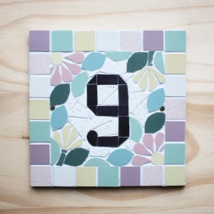 Address plaque, house number or door in ceramic mosaic 15x15cm to hang, floral style, possibility of customizing colors