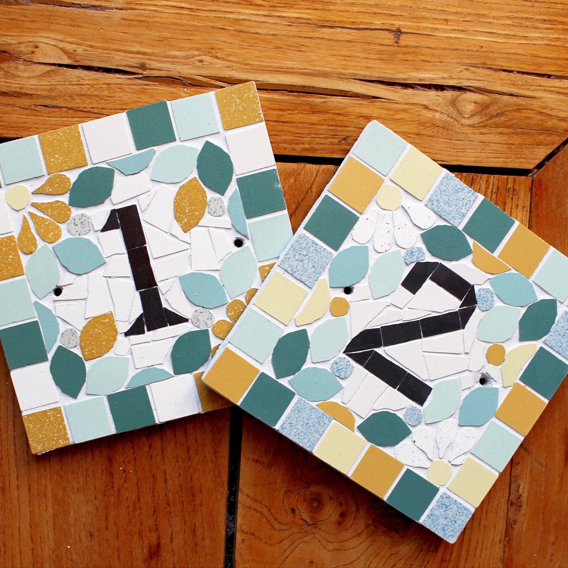 House numbering address plaque in ceramic mosaic 15x15cm to hang, floral style number, possibility of customizing colors
