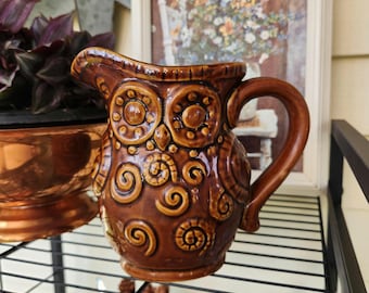 Vtg brown retro 70s pottery owl pitcher with swirls 50s creamer juice pitcher, Halloween decor