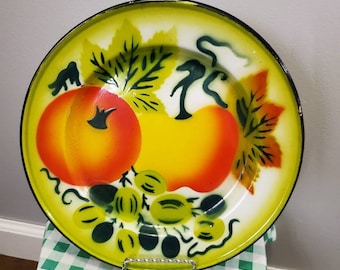 Vtg tomato fruit 2 enamel metal 10&quot; plates, enamelware fruit vegetable veggies motif French country farmhouse, retro shabby chic 60s decor