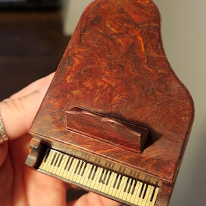 Vtg dollhouse grand piano, reddish brown plastic, retro doll furniture, music lover, mini piano, minature musical instrument