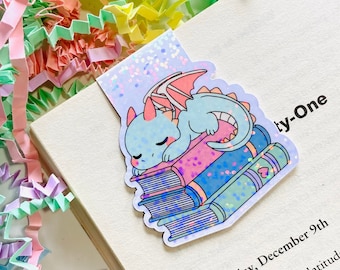かわいいドラゴンのブックスタックマグネットブックマーク、キラキララミネートブックマーク、読書好きのブックマーク、本好きへのギフト、ファンタジー読者、読書家へのギフト、