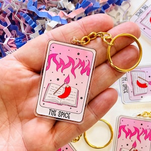 Llavero de la carta del Tarot de las Especias, llavero acrílico de autor, llavero de libros picantes, llavero de libros obscenos, regalo para lectores, regalos para ratones de biblioteca, amantes de la obscenidad