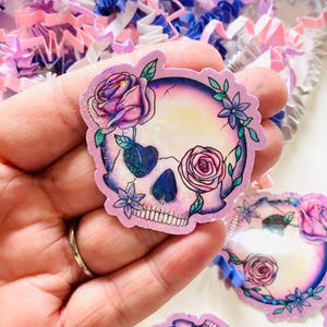 Pastel Goth Schädel & Blumen Vinyl Aufkleber, Emo Aufkleber, wasserfest, funkelnd laminiert Aufkleber für Kindle, Aufkleber für Wasserflasche