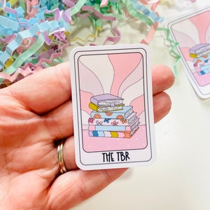 Autocollant de carte de tarot TBR, carte de tarot livresque, autocollants de livres pour Kindle, autocollant TBR, autocollant amateur de livres, Kindle Girl, cadeaux de lecture