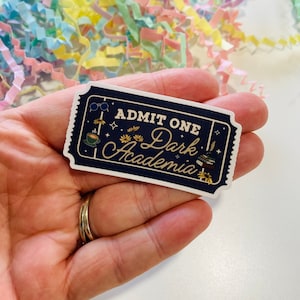 Dark Academia gebe einen Sticker, Voucher Ticket style Sticker, Fantasy Reader Sticker, Kindle Sticker, Sticker für Kindle Hülle, Lesegeschenk
