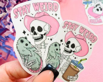 Pegatina de vinilo resistente al agua con diseño de esqueleto vaquero "Stay Weird" - Para Kindle, iPad y botellas de agua.