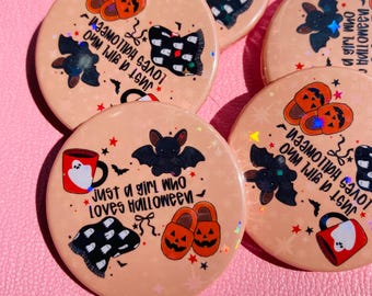 Chapa brillante "Just A Girl Who Loves Halloween" de 38 mm - Regalo para amantes de Halloween
