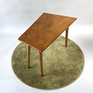 Vintage midcentury houten asymmetrische salontafel uit de jaren 60, lichte, hoge, heldere houtnerf, gerestaureerd afbeelding 7