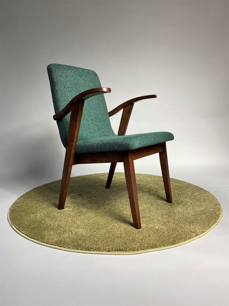 Originele Puchala 300-123 model fauteuil, damesversie, elegante luxe vintage stijl groene stof met patroon, donker houten frame, duidelijke lijnen afbeelding 1