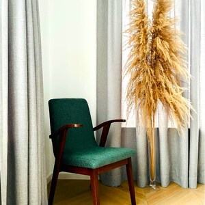 Originele Puchala 300-123 model fauteuil, damesversie, elegante luxe vintage stijl groene stof met patroon, donker houten frame, duidelijke lijnen afbeelding 6