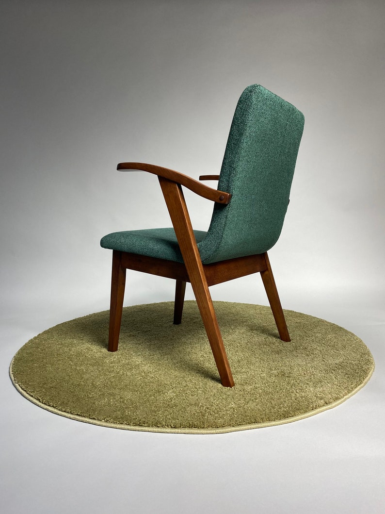 Originele Puchala 300-123 model fauteuil, damesversie, elegante luxe vintage stijl groene stof met patroon, donker houten frame, duidelijke lijnen afbeelding 7