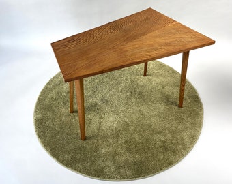 Vintage Midcentury Holz asymmetrischer Couchtisch aus den 60er Jahren, leicht, hoch, helle Holzmaserung, restauriert