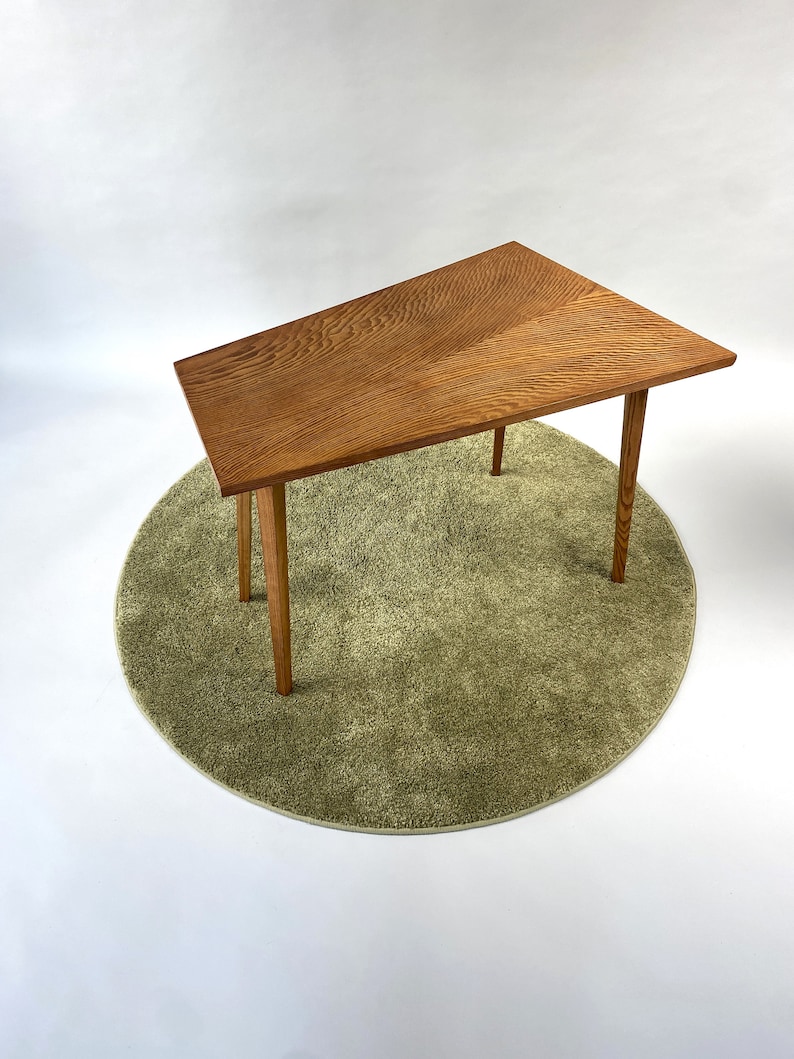 Vintage midcentury houten asymmetrische salontafel uit de jaren 60, lichte, hoge, heldere houtnerf, gerestaureerd afbeelding 1