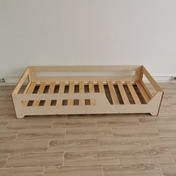 Cama de piso para niños pequeños / Amplias opciones de color, Cama con  rieles, Muebles para niños pequeños, Cama Montessori, Cama para niños  pequeños, Cama para niños, Cama de madera, -  España