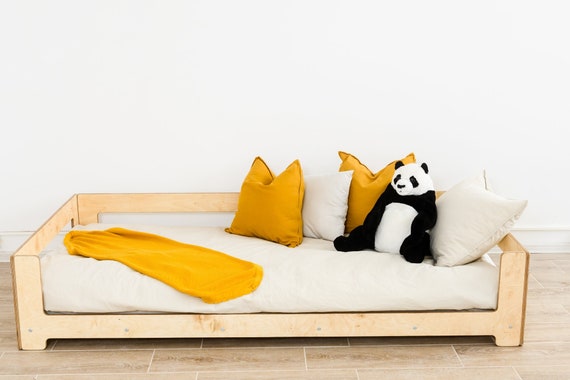 Cama de piso para niños pequeños / Amplias opciones de color, Cama con  rieles, Muebles para niños pequeños, Cama Montessori, Cama para niños  pequeños, Cama para niños, Cama de madera, -  España