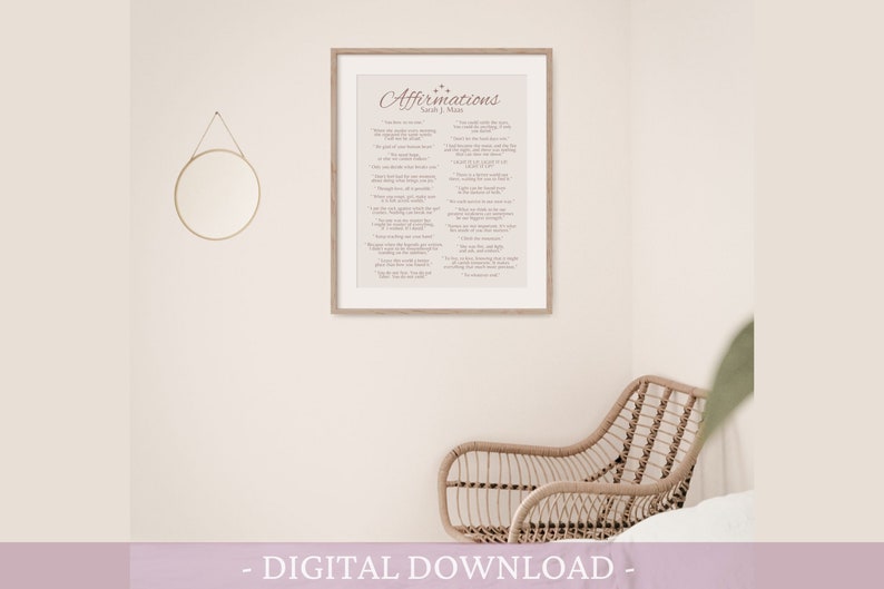 K&ouml;nnte beinhalten: Ein druckbarer digitaler Download eines beigen und wei&szlig;en Posters mit dem Text "Affirmations" und einer Liste von Affirmationen. Das Poster ist gerahmt und h&auml;ngt an einer wei&szlig;en Wand.