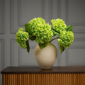 Bespoke artificial hydrangea bouquet for bridal decor, transforming wedding tables with exquisite faux floral centerpieces.