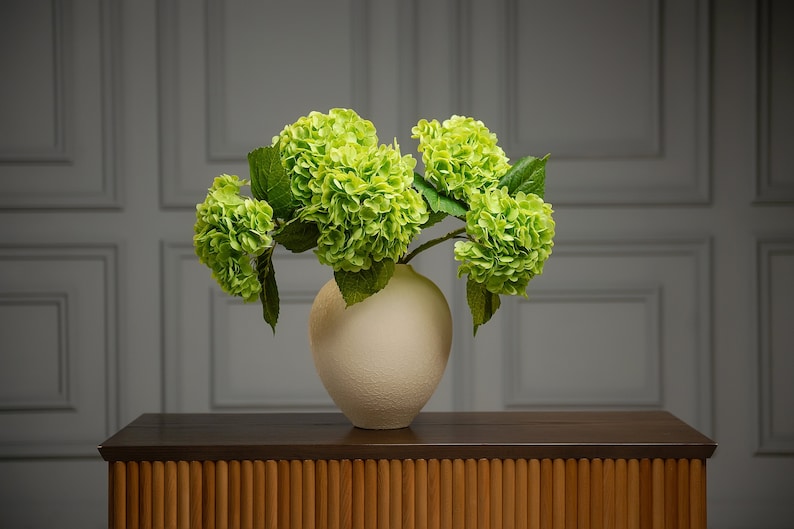 Bespoke artificial hydrangea bouquet for bridal decor, transforming wedding tables with exquisite faux floral centerpieces.