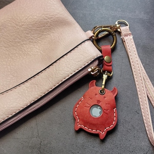 【GUCCI】AirTag Holder Key Ring Beige Ebony GG holder for AirTag in beige and ebony Supreme | GUCCI® US