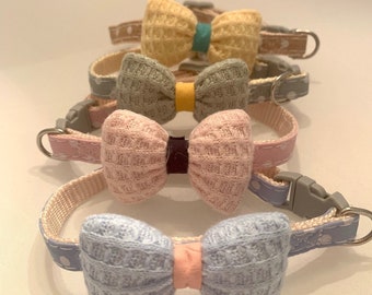 Collar para gato de lunares con lazo de pelo suave: Collar ajustable