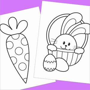 Puede incluir: P&aacute;gina para colorear en blanco y negro con un conejo en una cesta con huevos de Pascua. El conejo est&aacute; sujetando la cesta con sus patas y tiene una expresi&oacute;n feliz en su rostro. Hay una zanahoria con lunares en el lateral de la p&aacute;gina.
