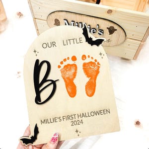 Unsere kleine Boo-Halloween-Plakette | Mein erstes Halloween Geschenk | Halloween Boo Korb | Halloween Geschenk für Kinder | 1.Dekoration vorhanden