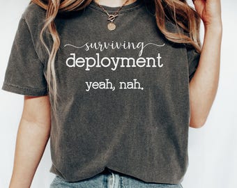 Camiseta patriótica Surviving Deployment Comfort Colors®, regalo para mamá y papá militar, camiseta para esposa militar, regalo para despliegue, novia militar