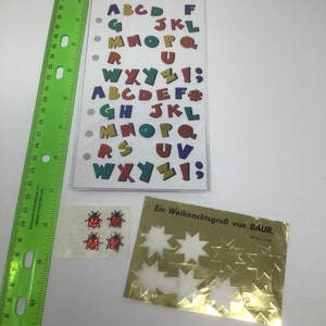 Adesivi vari usati, adesivi alfabeto "7 lettere mancanti", 4 coccinelle glitterate, 3 stelle dorate dalla Germania