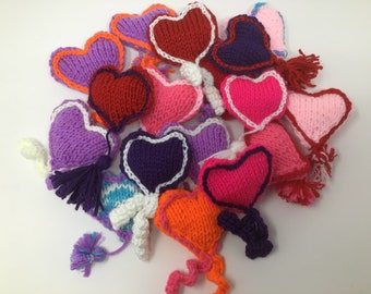 Valentijnsspecial, Kitten-goedgekeurde gebreide kattenkruidharten, nu in nieuwe kleuren