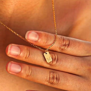Collar con inicial J41 de oro de 14 quilates, personalizado, regalo para ella, minimalista, para el Día de la Madre, hipoalergénico.